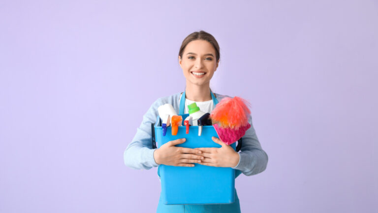 Combien coûte une femme de ménage en 2025 ?