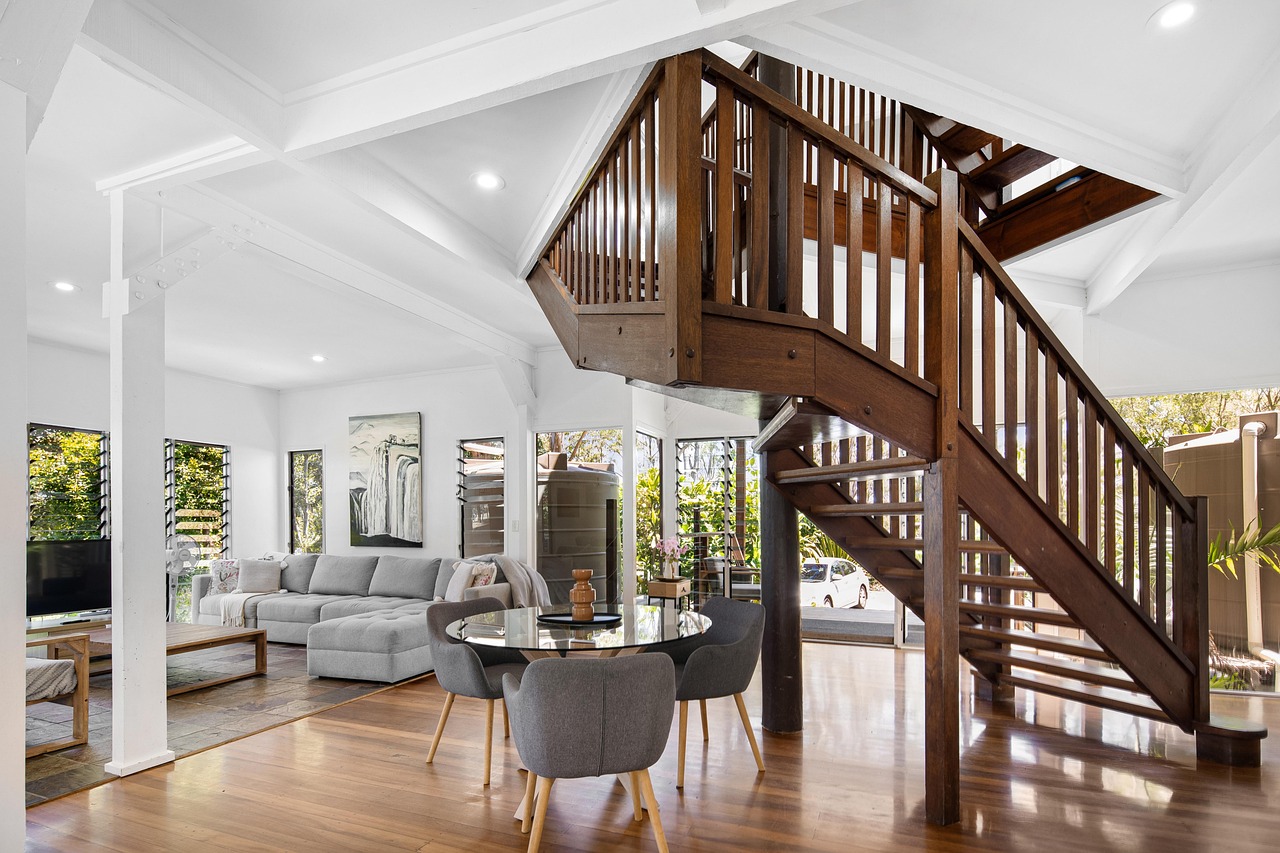 Comment rénover un escalier en bois : tutoriel étape par étape