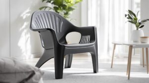 Chaise plastique : un choix pratique et durable pour la maison