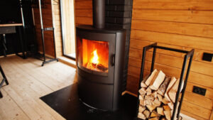 Poêle à bois scandinave : chaleur et style nordique pour un intérieur inspirant