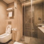 Mal de maison : comprendre et remédier au problème de toilette bouchée avec l’eau qui remonte