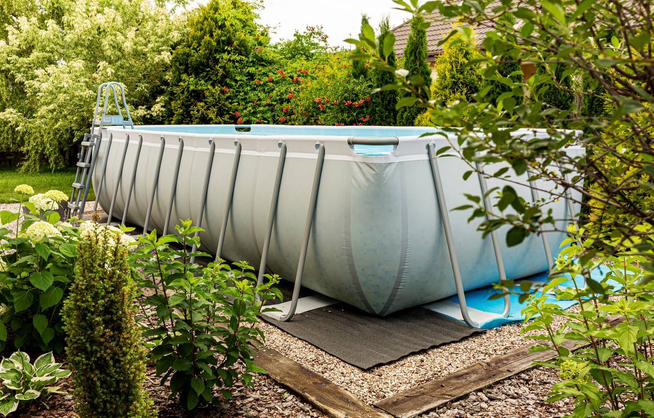 intégrer piscine hors sol dans son jardin