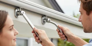 Manivelle pour store banne : la fixe ou la pliable, laquelle choisir ?