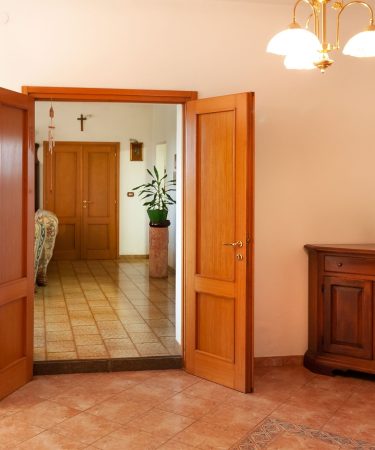 Les_différents_types_de_porte_d’entrée_sur_mesure_:_les_artisans_et_les_installateurs_dans_toute_la_France