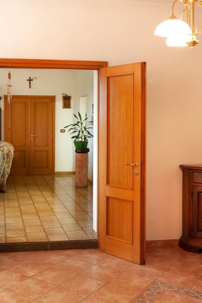 Les_différents_types_de_porte_d’entrée_sur_mesure_:_les_artisans_et_les_installateurs_dans_toute_la_France